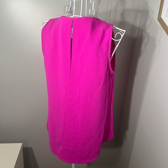 Trina Turk Hot Pink Gold Zip Top Banning Sz Small Keyhole Back Preppy Resortwear - Picture 3 of 4